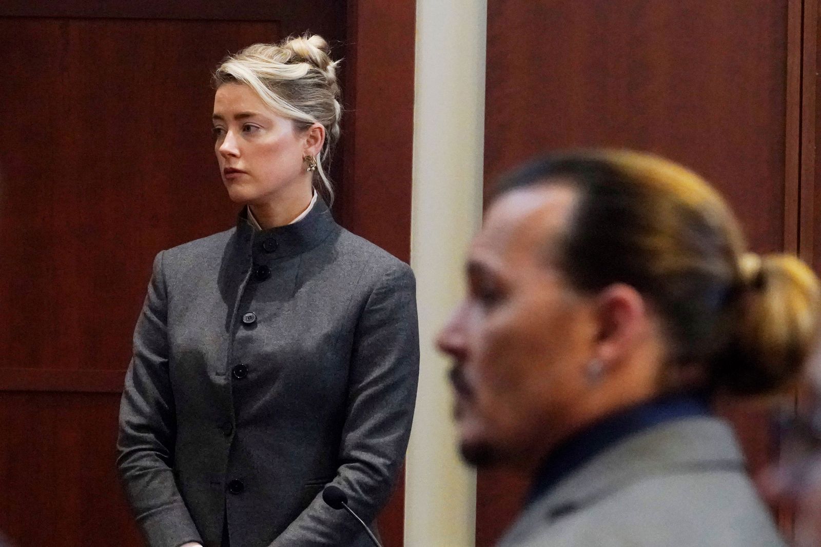 Johnny Depp e Amber Heard no julgamento.
