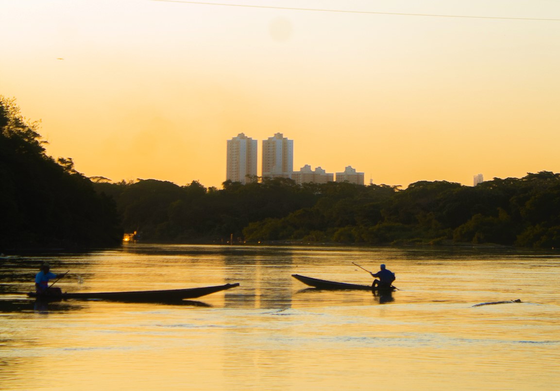 Pescadores no Rio Cuiabá.