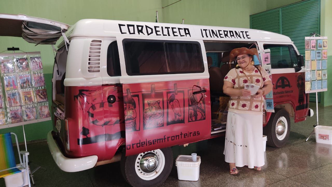 Cordelista Aurineide Alencar em seu projeto itinerante pelo país