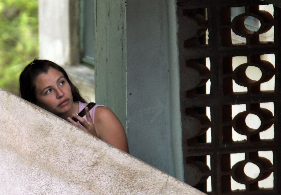 Foto.: Nayara volta para o cárcere após ter sido libertada; o retorno da menina causou polêmica| Reprodução.: Robson Fernandes - Estadão 