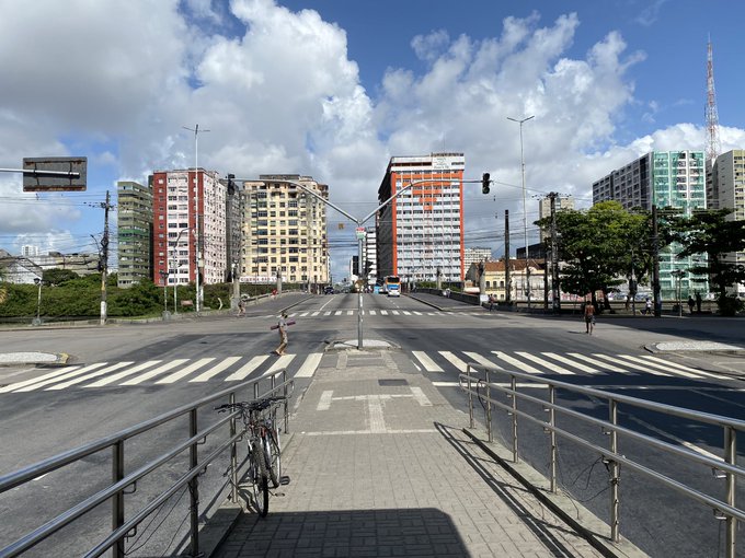 Ruas de Recife/PE vazias durante o sábado de Carnaval de 2022. (Foto: Reprodução / José Matheus Santos / Folhapress)