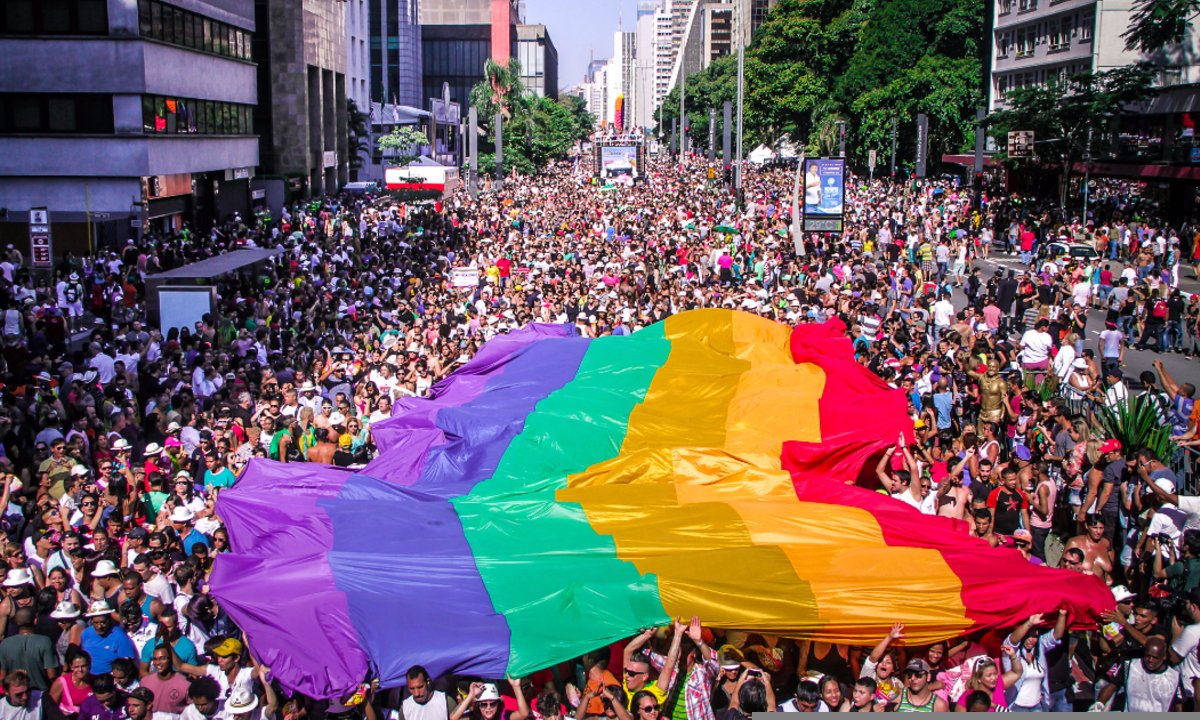 Parada do Orgulho LGBT realizado na Avenida Paulista na cidade de São Paulo em 2019, com recorde de milhões de pessoas. 