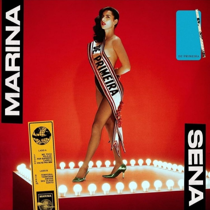 Marina Sena estampando a capa do seu álbum.