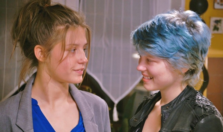 Emma (Léa Seydoux) e Adéle (Adéle Exarchopoulos) no filme Azul é a Cor Mais Quente. 
