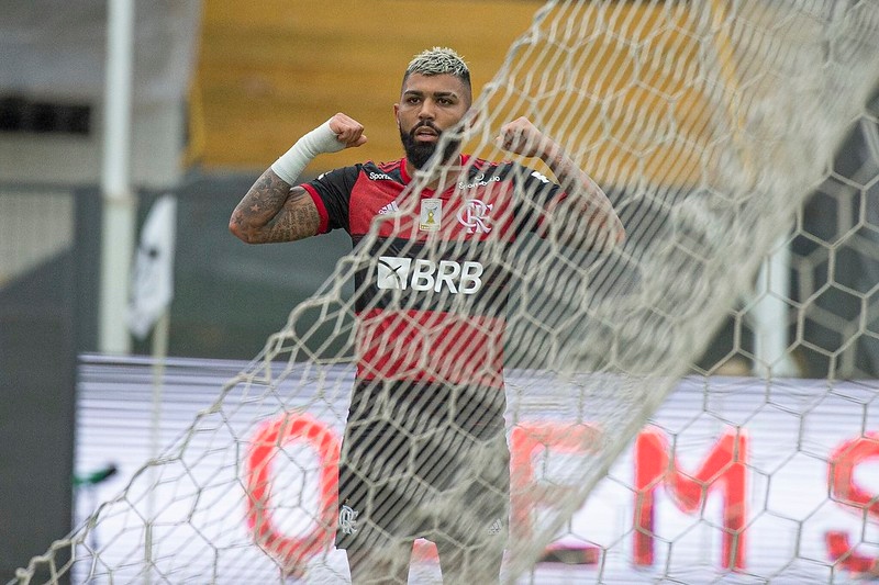 Gabigol comerando seu gol na Vila Belmiro contra o santos Foto: Reprodução/Flamengo)