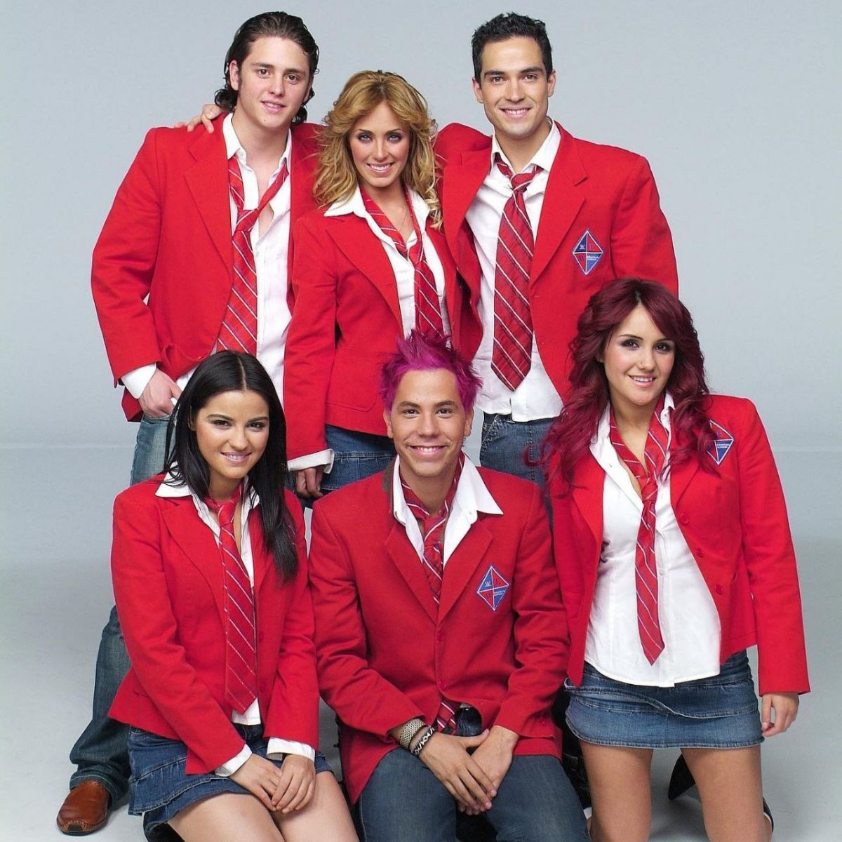Primeira formação do grupo RBD exibida em 2004 no México. 
