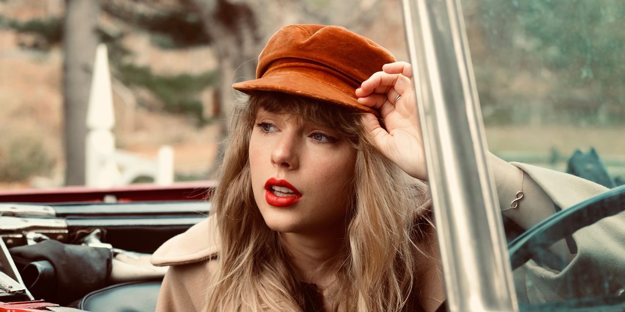 Taylor Swift para a divulgação de Red (Taylor's Version). (Reprodução: Taylor Swift)