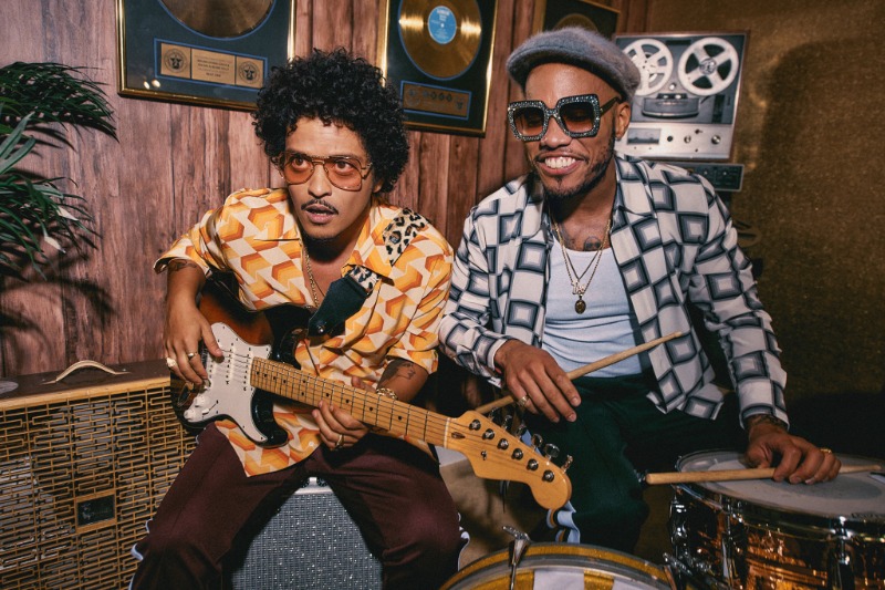 Conheça Silk Sonic, a nova banda de Bruno Mars - Jornal O Globo