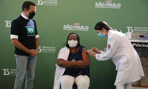 Os primeiros brasileiros a receber vacina Coronavac