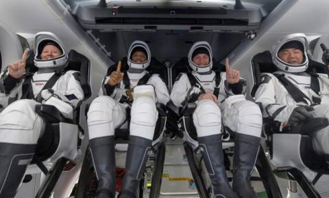 Astronautas voltam à Terra após quase seis meses na ISS