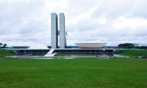 Brasília além da política
