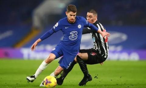 Newcastle recebe o Chelsea e busca sair da zona de rebaixamento 