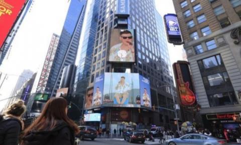 ​Ferrugem ganha destaque na Times Square em Nova Iorque